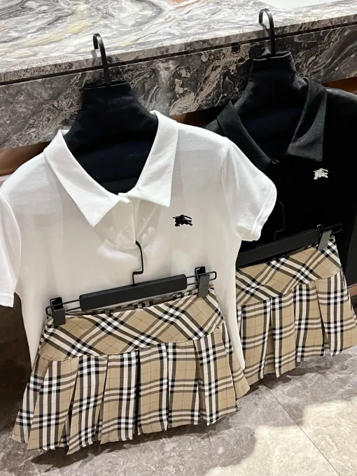 Bestseller Burberry Kurzarm Weiß Bestickter Stil