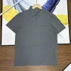 Hochwertiges Kurzarm-T-Shirt aus schwarzer Baumwolle von Descente, Logo-Kollektion