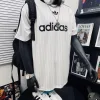 Premium Adidas Kurzarm-Kollektion mit weißen Streifen