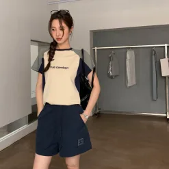 Hochwertige Chanel-Shorts aus grauem Leder mit Logo-Kollektion