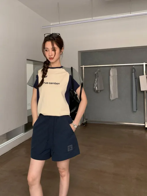 Hochwertige Chanel-Shorts aus grauem Leder mit Logo-Kollektion