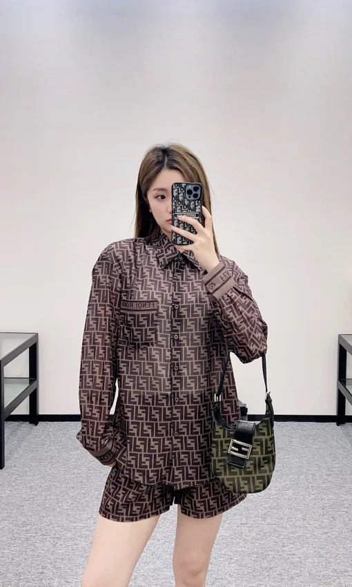 Hochwertiges Fendi-Shirt im Print-Stil
