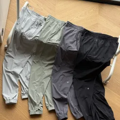 Hochwertige Lululemon-Hose, schwarze, atmungsaktive Kollektion