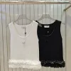 Hochwertige Chanel-Weste im weißen Strickstil