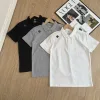 Hochwertiges Descente-Poloshirt aus schwarzer Baumwolle im minimalistischen Stil