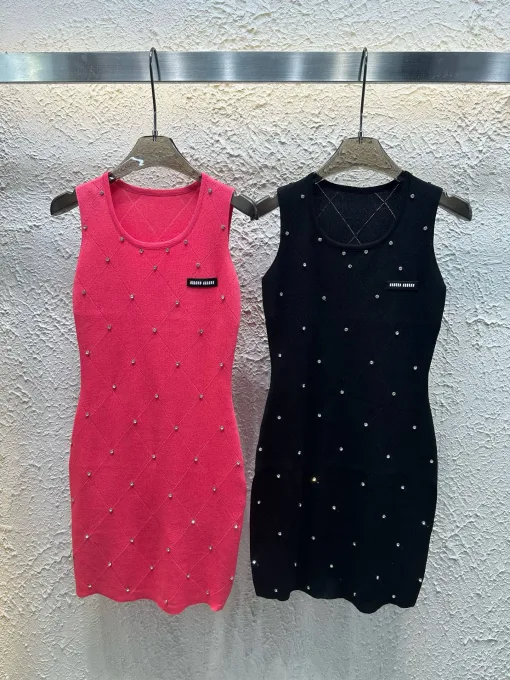 Luxus-Weste aus der Miu Miu-Kollektion mit rosa Stricklogo