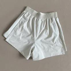 Luxus-Shorts von Lululemon in Weiß