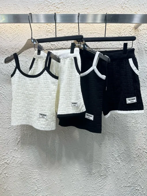 Hochwertige Balmain-Shorts in weißem Leder im Monogramm-Stil