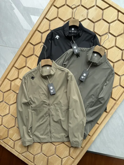 Bestseller Descente Mäntel Schwarz Polyester Klassischer Stil