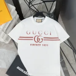 Hochwertige Gucci Kurzarm-Kollektion mit schwarzem Farbverlauf