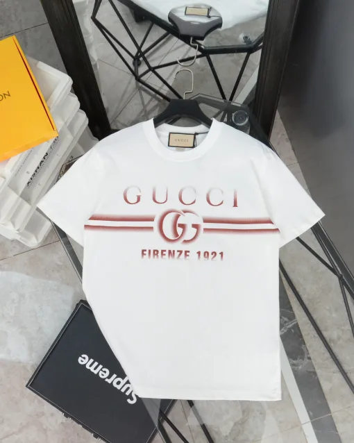 Hochwertige Gucci Kurzarm-Kollektion mit schwarzem Farbverlauf