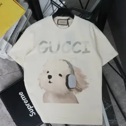 Luxus-Gucci-Kollektion mit kurzem Ärmel und Beige-Print