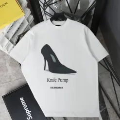 Luxus-Kollektion „Kurzarm“ von Balenciaga in Weiß