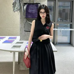 Luxus-Rock von Miu Miu aus der Kollektion „Schwarze Stickerei“