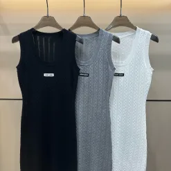 Luxus-Weste aus der Miu Miu-Logo-Kollektion in Schwarz