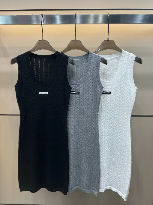Luxus-Weste aus der Miu Miu-Logo-Kollektion in Schwarz