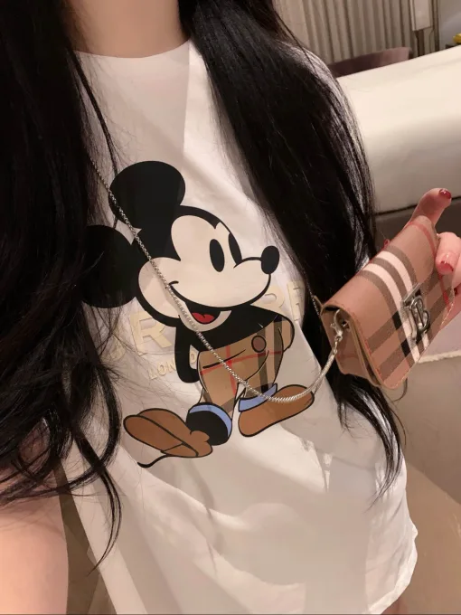 Premium Burberry Kurzarm-Stil mit schwarzem Print