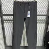 Luxuriöse Fila-Hose in Schwarz, atmungsaktiver Stil