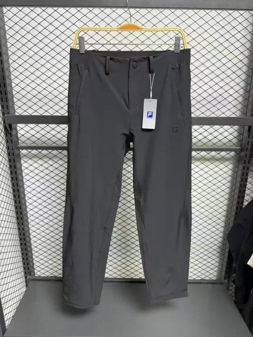 Luxuriöse Fila-Hose in Schwarz, atmungsaktiver Stil