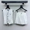 Hochwertige Prada-Shorts im weißen Logo-Stil