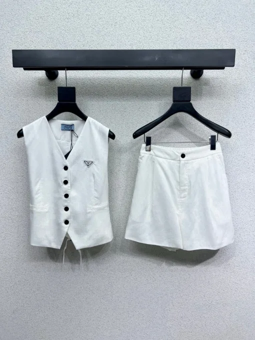 Hochwertige Prada-Shorts im weißen Logo-Stil