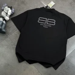 Bestseller Balenciaga Kurzarm-Kollektion mit schwarzem Strass