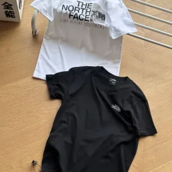 Hochwertiger The North Face Kurzarm-Print-Stil aus schwarzer Baumwolle