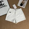 Luxus-Jeansshorts von Dior aus der bestickten Kollektion