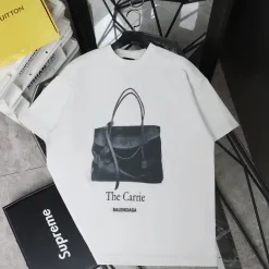 Hochwertiges Balenciaga Kurzarmhemd im weißen Stil