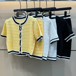 Hochwertige Balmain-Kollektion mit kurzen Ärmeln und gelbem Strick