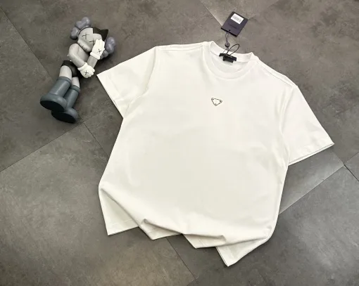 Hochwertige Louis Vuitton Kurzarm-Kollektion mit schwarzem Logo
