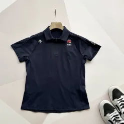 Hochwertiges, kurzärmeliges, atmungsaktives Descente-Shirt aus weißer Baumwolle