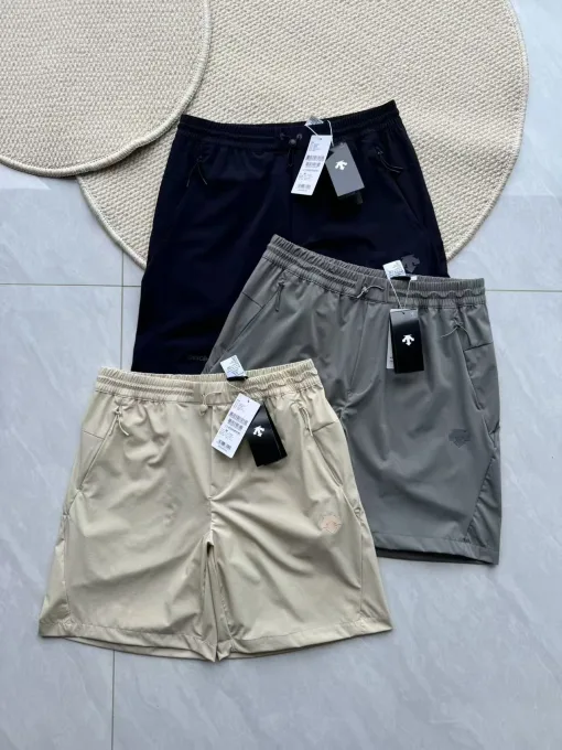 Luxuriöse Descente Shorts in Grau mit Logo-Kollektion