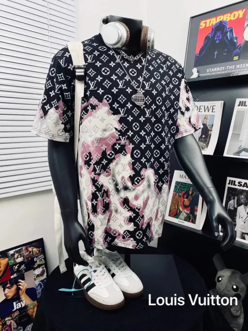 Hochwertiger Louis Vuitton Kurzarm-Jacquard-Stil in Schwarz