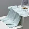 Hochwertiges Descente Kurzarm-Shirt im schwarzen Seidendruckstil