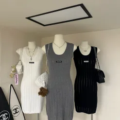 Hochwertige Miu Miu Weste in weißem Strick-Logo-Stil