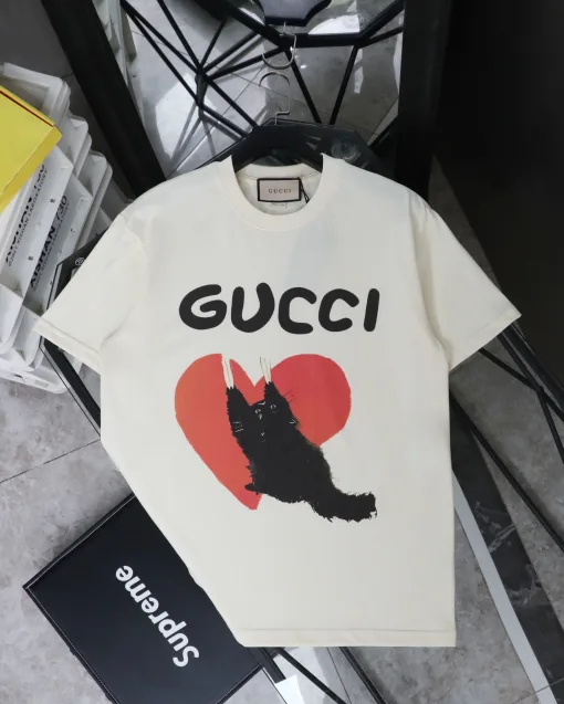 Luxus-Gucci-Kollektion mit kurzem Ärmel und Beige-Print