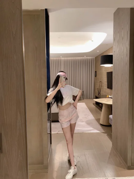 Hochwertige Dior-Shorts im Rainbow-Denim-Stil