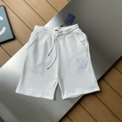 Hochwertige Louis Vuitton Shorts aus schwarzer Baumwolle im Monogramm-Stil