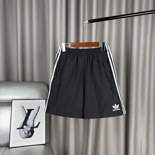 Hochwertige Balenciaga-Shorts in Schwarz, bestickte Kollektion