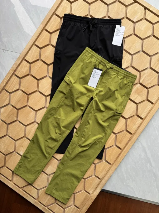 Hochwertige Lululemon-Hose im atmungsaktiven Stil