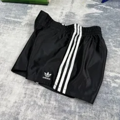 Hochwertiges Adidas Shirt Schwarz Strick Klassischer Stil