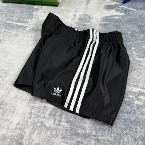 Hochwertiges Adidas Shirt Schwarz Strick Klassischer Stil