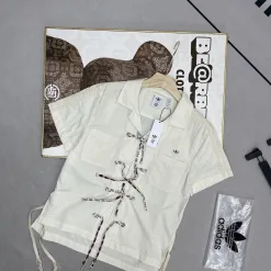 Hochwertiges Adidas Kurzarmshirt in Cremefarbener Baumwolle