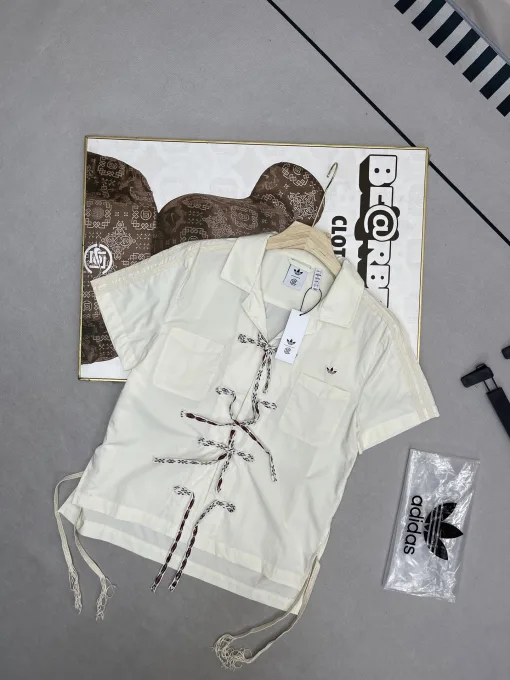 Hochwertiges Adidas Kurzarmshirt in Cremefarbener Baumwolle
