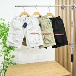 Bestseller Prada Shorts Rote Leder Logo Kollektion