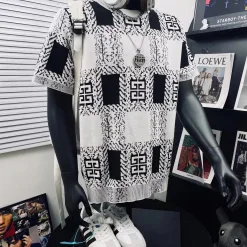 Bestseller-Kollektion mit Strickprint und kurzen Ärmeln von Givenchy
