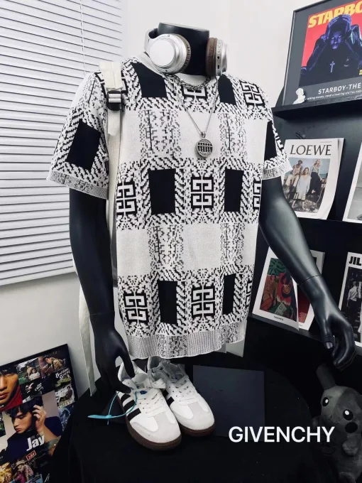 Bestseller-Kollektion mit Strickprint und kurzen Ärmeln von Givenchy
