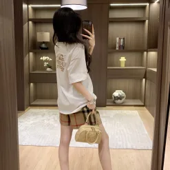 Hochwertiger Burberry-Stil mit kurzen Ärmeln und Stickerei