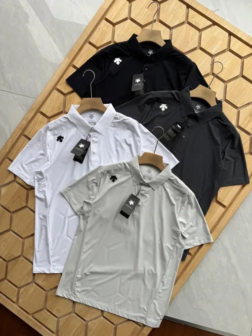 Hochwertiges Kurzarm-Shirt aus schwarzer Seide von Descente, sportliche Kollektion